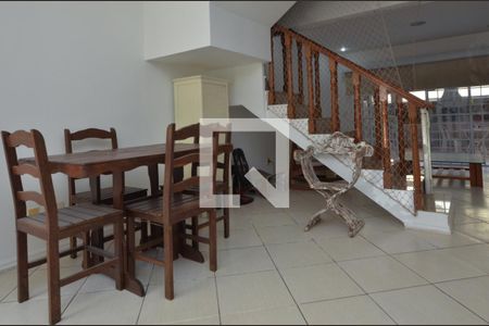 Sala de casa de condomínio à venda com 3 quartos, 150m² em Vargem Pequena, Rio de Janeiro