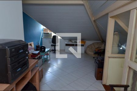 Casa de condomínio à venda com 150m², 3 quartos e 2 vagasSótão