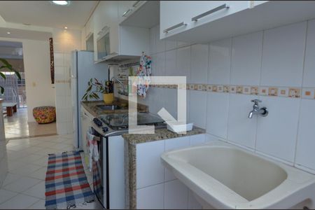 Casa de condomínio à venda com 150m², 3 quartos e 2 vagasCozinha e Área de Serviço