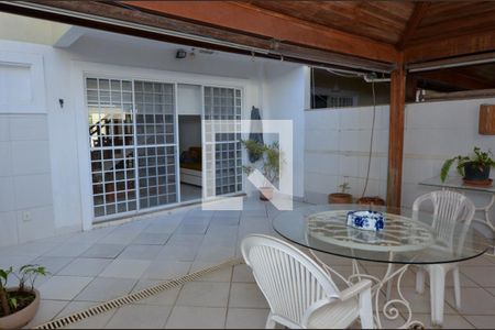 Casa de condomínio à venda com 150m², 3 quartos e 2 vagasÁrea externa