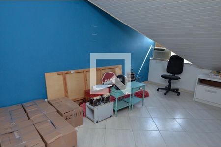 Casa de condomínio à venda com 150m², 3 quartos e 2 vagasSótão