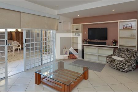 Sala de casa de condomínio à venda com 3 quartos, 150m² em Vargem Pequena, Rio de Janeiro