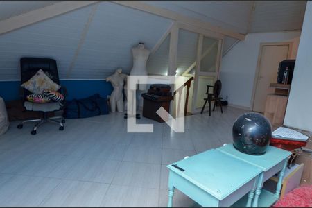 Casa de condomínio à venda com 150m², 3 quartos e 2 vagasSótão