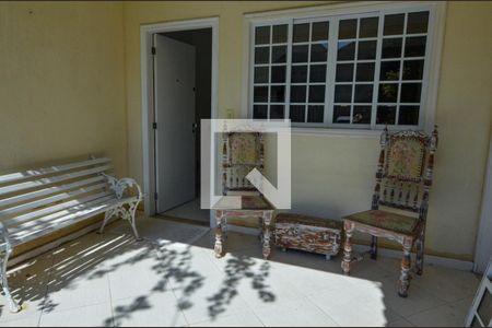 Casa de condomínio à venda com 150m², 3 quartos e 2 vagasFrente