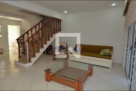 Sala de casa de condomínio à venda com 3 quartos, 150m² em Vargem Pequena, Rio de Janeiro