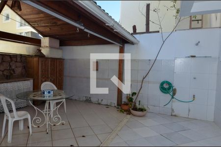 Casa de condomínio à venda com 150m², 3 quartos e 2 vagasÁrea externa