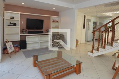 Sala de casa de condomínio à venda com 3 quartos, 150m² em Vargem Pequena, Rio de Janeiro