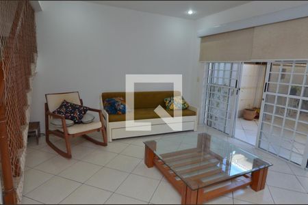 Sala de casa de condomínio à venda com 3 quartos, 150m² em Vargem Pequena, Rio de Janeiro