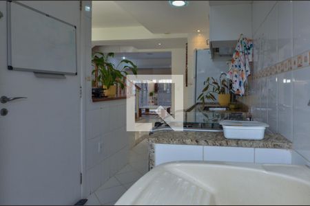 Casa de condomínio à venda com 150m², 3 quartos e 2 vagasCozinha e Área de Serviço