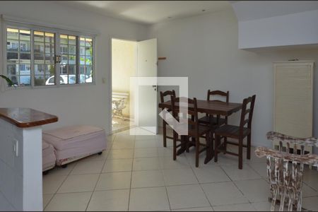 Sala de casa de condomínio à venda com 3 quartos, 150m² em Vargem Pequena, Rio de Janeiro