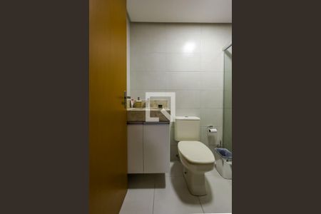 Banheiro da Suíte 1 de casa à venda com 4 quartos, 230m² em Partenon, Porto Alegre