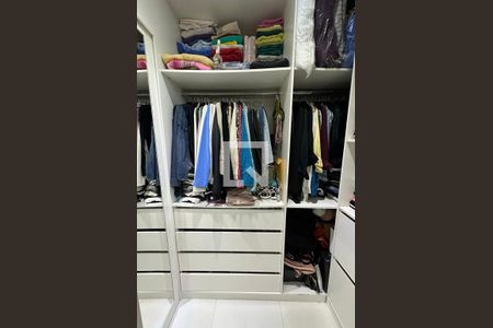 Apartamento à venda com 67m², 2 quartos e 1 vaga Apartamento à venda com 67m², 2 quartos e 1 vagaCloset da suíte