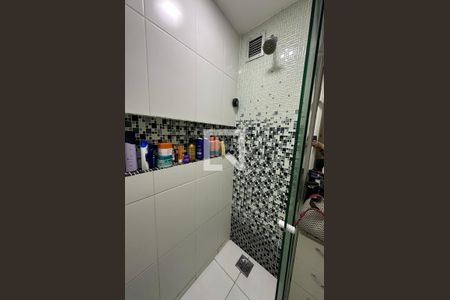 Apartamento à venda com 67m², 2 quartos e 1 vaga Apartamento à venda com 67m², 2 quartos e 1 vagaBanheiro da Suíte