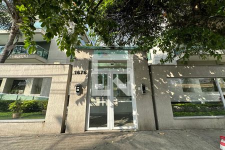 Apartamento à venda com 67m², 2 quartos e 1 vaga Apartamento à venda com 67m², 2 quartos e 1 vagaFachada e portaria