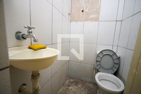 Banheiro de casa para alugar com 1 quarto, 20m² em Jardim Monte Azul, São Paulo