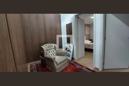 Casa de condomínio à venda com 287m², 4 quartos e 4 vagas Casa de condomínio à venda com 287m², 4 quartos e 4 vagasHall dos quartos