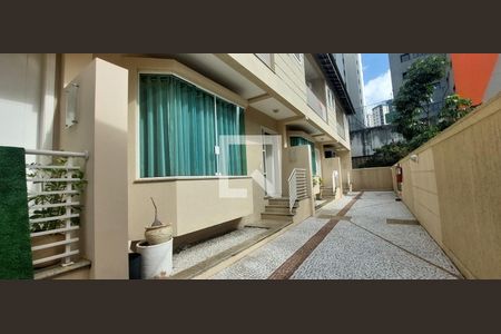 Casa de condomínio à venda com 287m², 4 quartos e 4 vagas Casa de condomínio à venda com 287m², 4 quartos e 4 vagasCondomínio