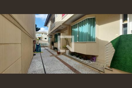 Casa de condomínio à venda com 287m², 4 quartos e 4 vagas Casa de condomínio à venda com 287m², 4 quartos e 4 vagasCondomínio