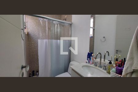 Casa de condomínio à venda com 287m², 4 quartos e 4 vagas Casa de condomínio à venda com 287m², 4 quartos e 4 vagasBanheiro 3