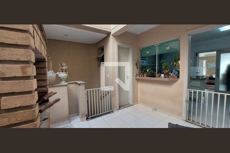 Casa de condomínio à venda com 287m², 4 quartos e 4 vagas Casa de condomínio à venda com 287m², 4 quartos e 4 vagasQuintal