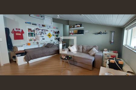 Casa de condomínio à venda com 287m², 4 quartos e 4 vagas Casa de condomínio à venda com 287m², 4 quartos e 4 vagasSótão quarto 4