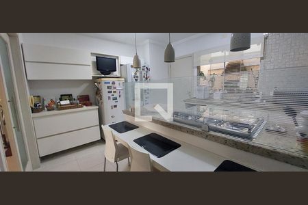 Casa de condomínio à venda com 287m², 4 quartos e 4 vagas Casa de condomínio à venda com 287m², 4 quartos e 4 vagasCozinha