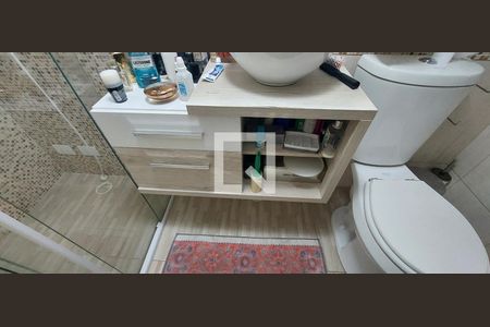 Casa de condomínio à venda com 287m², 4 quartos e 4 vagas Casa de condomínio à venda com 287m², 4 quartos e 4 vagasBanheiro 4