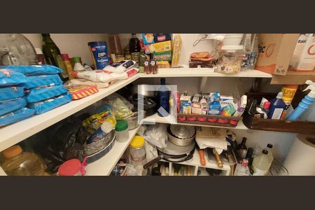 Casa de condomínio à venda com 287m², 4 quartos e 4 vagas Casa de condomínio à venda com 287m², 4 quartos e 4 vagasDespensa