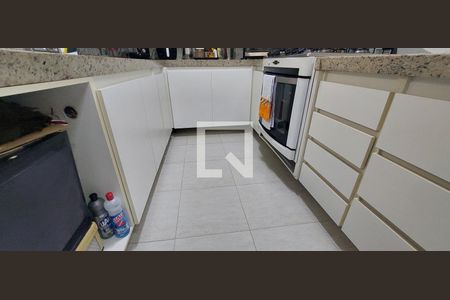 Casa de condomínio à venda com 287m², 4 quartos e 4 vagas Casa de condomínio à venda com 287m², 4 quartos e 4 vagasCozinha