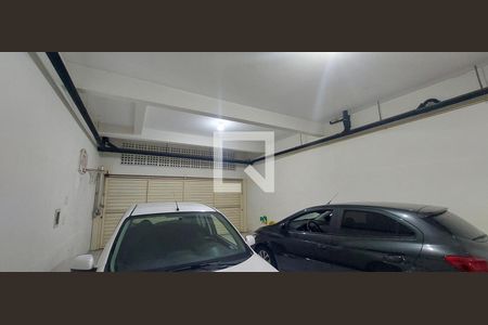 Casa de condomínio à venda com 287m², 4 quartos e 4 vagas Casa de condomínio à venda com 287m², 4 quartos e 4 vagasGaragem