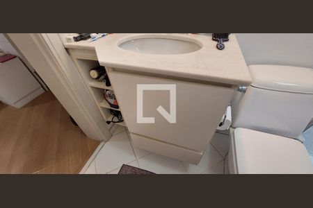 Casa de condomínio à venda com 287m², 4 quartos e 4 vagas Casa de condomínio à venda com 287m², 4 quartos e 4 vagasBanheiro 3