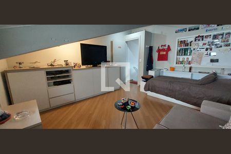 Casa de condomínio à venda com 287m², 4 quartos e 4 vagas Casa de condomínio à venda com 287m², 4 quartos e 4 vagasSótão quarto 4