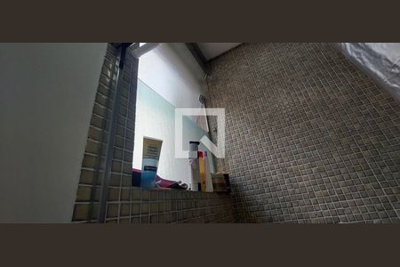 Casa de condomínio à venda com 287m², 4 quartos e 4 vagas Casa de condomínio à venda com 287m², 4 quartos e 4 vagasBanheiro 2