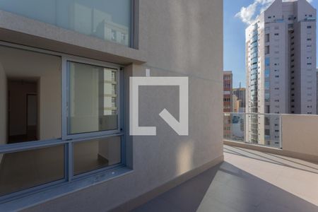 Apartamento à venda com 108m², 2 quartos e 3 vagasVaranda