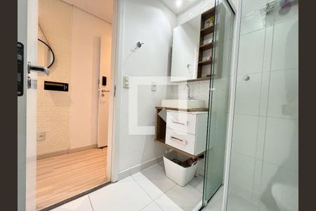 Banheiro  de kitnet/studio para alugar com 1 quarto, 28m² em Mirandópolis, São Paulo