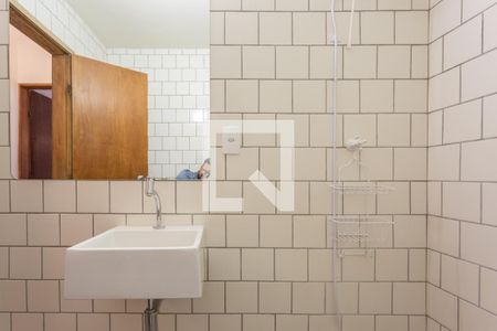 Banheiro de apartamento para alugar com 1 quarto, 57m² em Funcionários, Belo Horizonte
