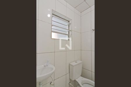 Banheiro de kitnet/studio para alugar com 1 quarto, 30m² em Vila Renato, São Paulo
