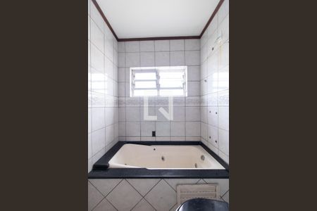 Casa à venda com 219m², 5 quartos e 2 vagas Casa à venda com 219m², 5 quartos e 2 vagasBanheiro