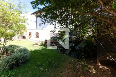 Casa de condomínio à venda com 298m², 6 quartos e sem vaga Casa de condomínio à venda com 298m², 6 quartos e sem vagaQuintal