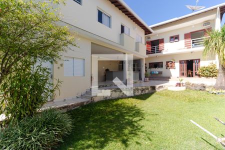 Casa de condomínio à venda com 298m², 6 quartos e sem vaga Casa de condomínio à venda com 298m², 6 quartos e sem vagaQuintal
