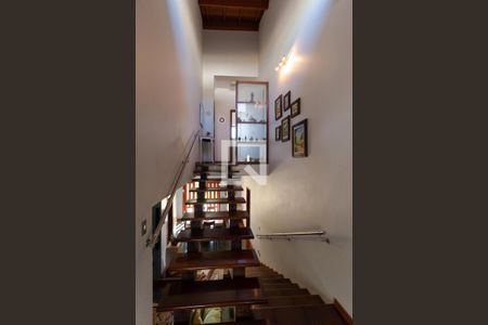 Escada de casa de condomínio à venda com 6 quartos, 298m² em Loteamento Caminhos de San Conrado, Campinas