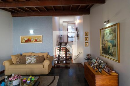 Casa de condomínio à venda com 298m², 6 quartos e sem vaga Casa de condomínio à venda com 298m², 6 quartos e sem vagaSala de Estar