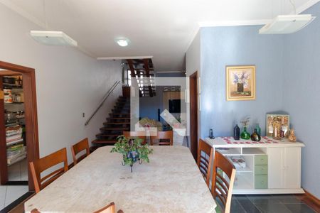 Casa de condomínio à venda com 298m², 6 quartos e sem vaga Casa de condomínio à venda com 298m², 6 quartos e sem vagaSala de Jantar