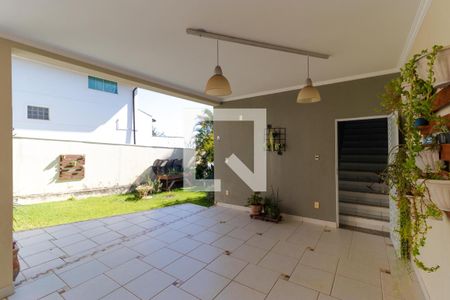 Casa de condomínio à venda com 298m², 6 quartos e sem vaga Casa de condomínio à venda com 298m², 6 quartos e sem vagaChurrasqueira e Forno de Pizza