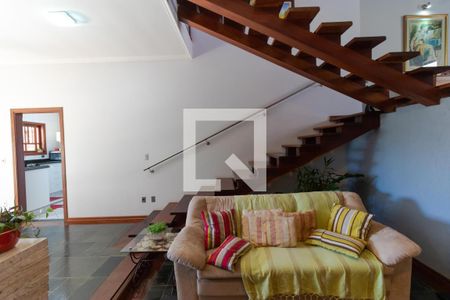 Sala de TV de casa de condomínio à venda com 6 quartos, 298m² em Loteamento Caminhos de San Conrado, Campinas