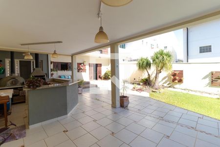 Casa de condomínio à venda com 298m², 6 quartos e sem vaga Casa de condomínio à venda com 298m², 6 quartos e sem vagaChurrasqueira e Forno de Pizza