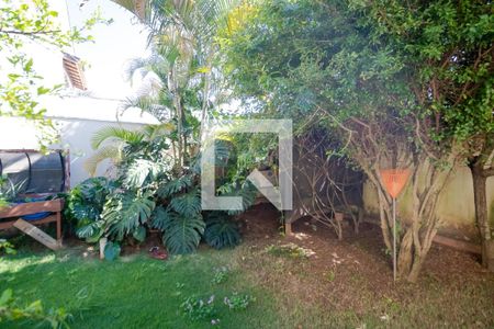 Casa de condomínio à venda com 298m², 6 quartos e sem vaga Casa de condomínio à venda com 298m², 6 quartos e sem vagaQuintal