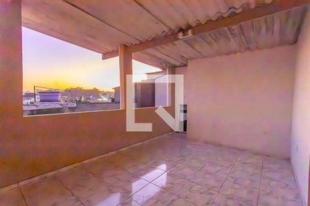 Casa à venda com 200m², 4 quartos e 3 vagas Casa à venda com 200m², 4 quartos e 3 vagasTerraço