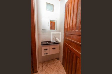 Casa à venda com 200m², 4 quartos e 3 vagas Casa à venda com 200m², 4 quartos e 3 vagasBanheiro de serviço