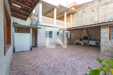 Casa à venda com 200m², 4 quartos e 3 vagas Casa à venda com 200m², 4 quartos e 3 vagasQuintal